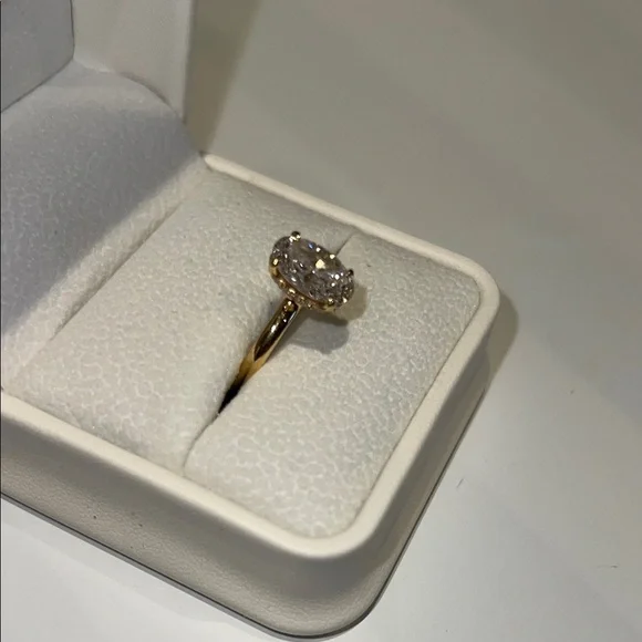 Elegant lab grown 2 carats 18k Gold Diamond Ring oval brilliant vvs clarity - Picture 4 of 13
